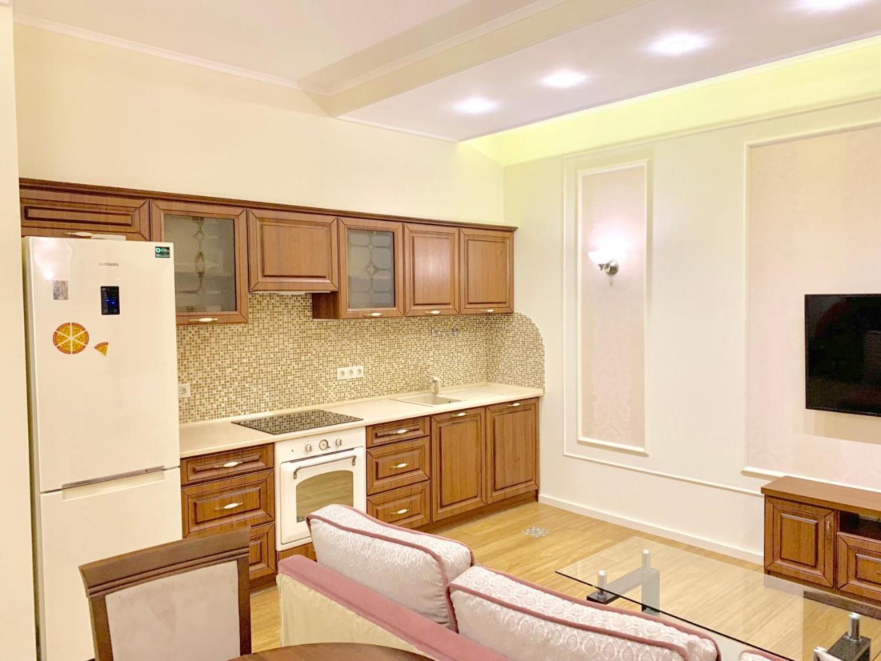 Two-Bedroom On Lesi Ukrainky Lviv Exterior photo